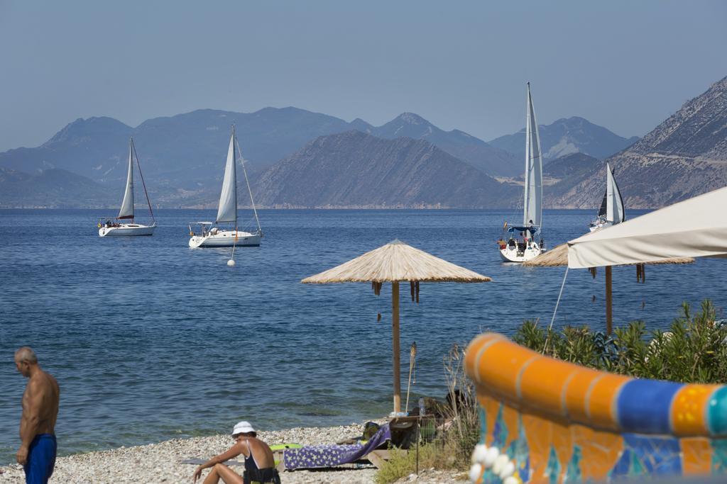Delfini Hotel Patras Exteriör bild