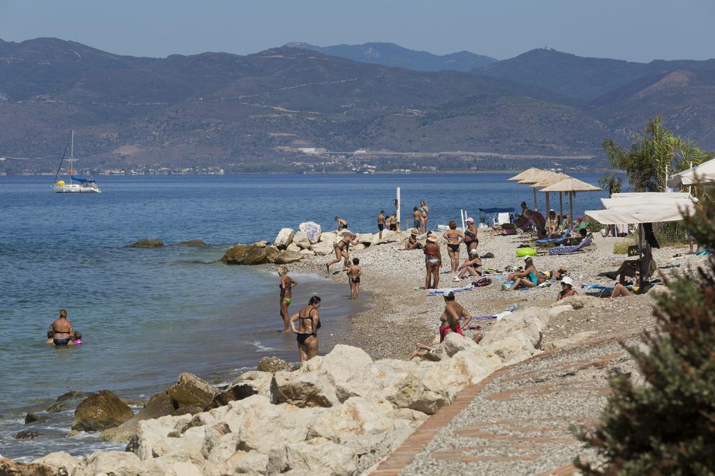 Delfini Hotel Patras Exteriör bild